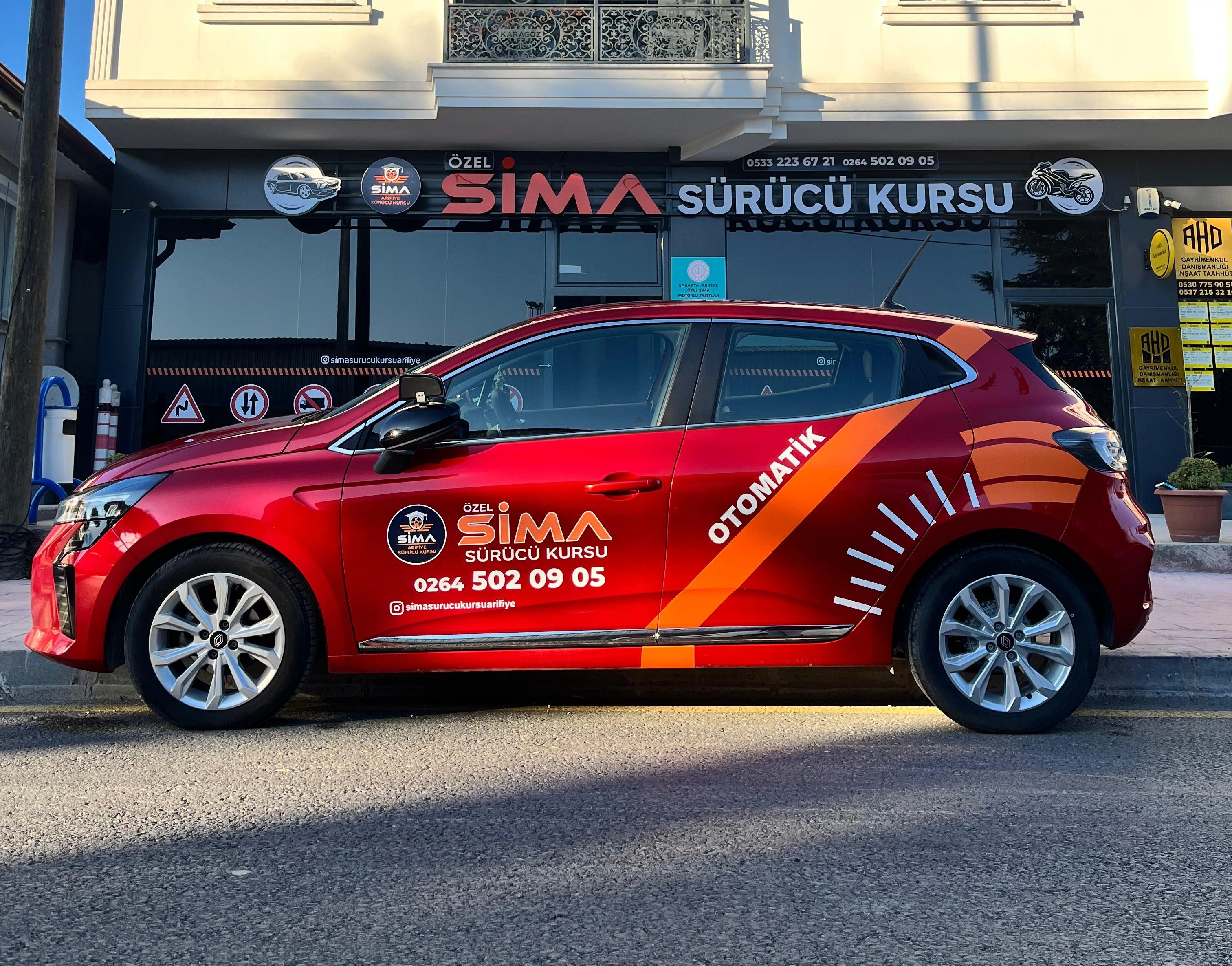 B Otomatik sınıfı ehliyet direksiyon dersi otomobil içi